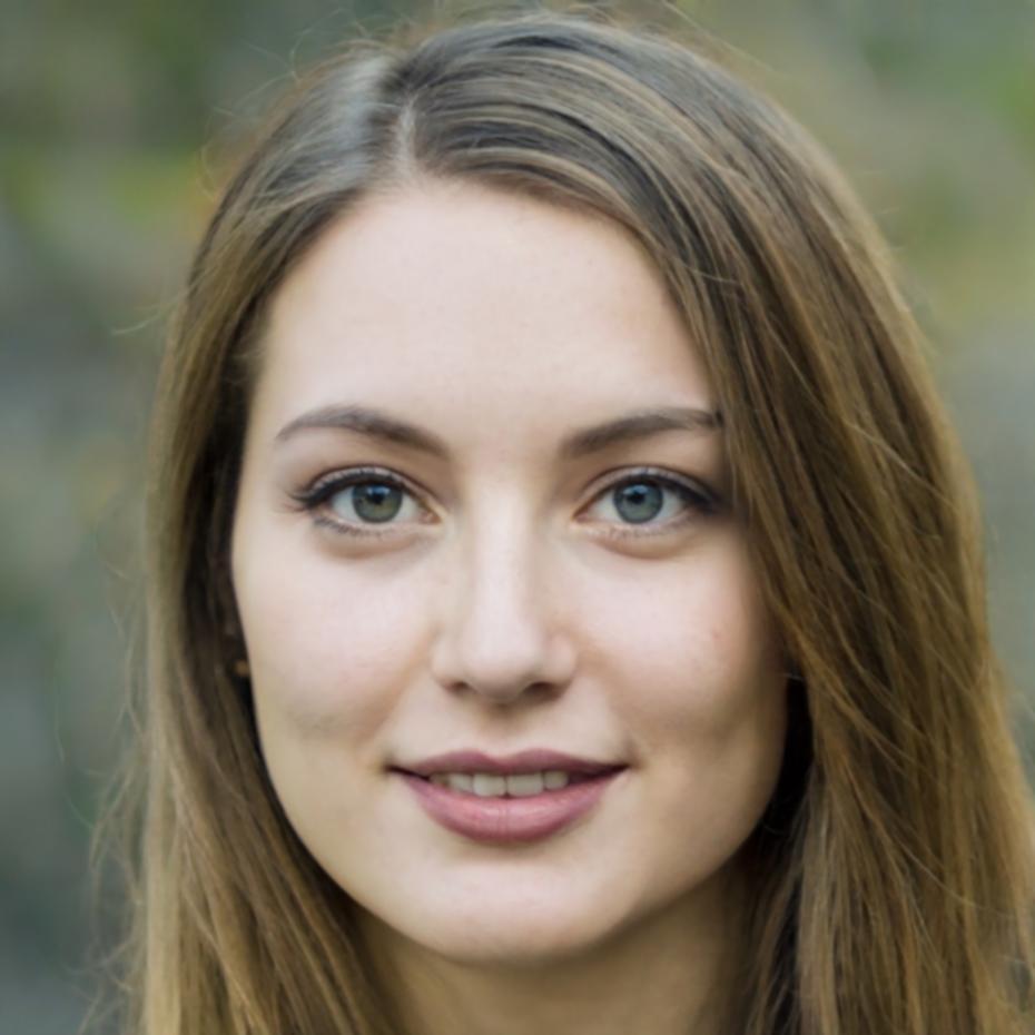 Portrait de participante souriante à la formation
